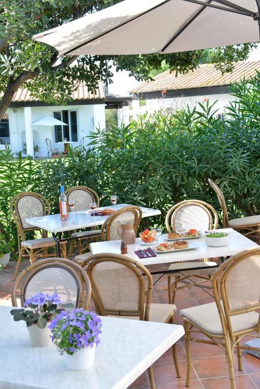 Mas De La Grenouillere Hotel Et Centre Equestre En Pleine Nature Saintes-Maries-de-la-Mer Exterior foto