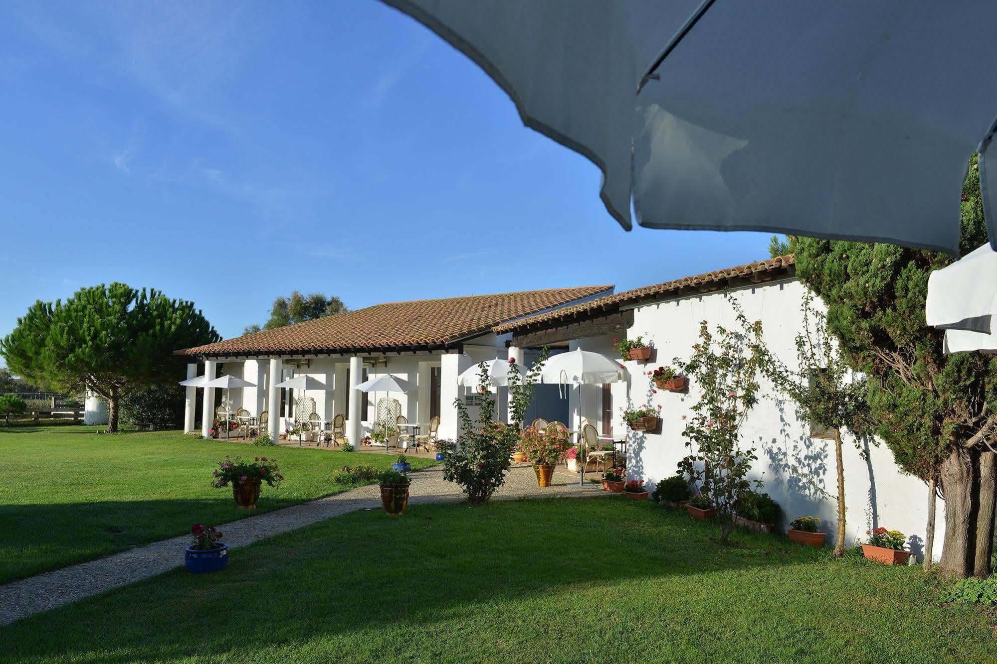 Mas De La Grenouillere Hotel Et Centre Equestre En Pleine Nature Saintes-Maries-de-la-Mer Exterior foto